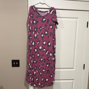 Zenana Outfitters Two-Tone Pink and Gray Tee